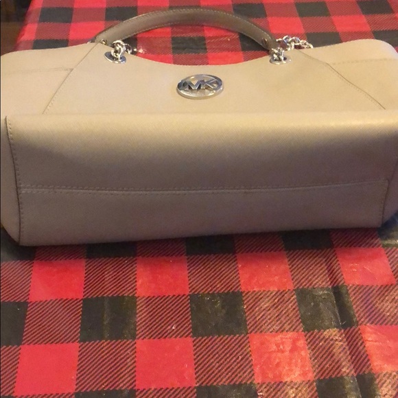 Michael Kors Jet Set Handbag - Picture 5 of 6